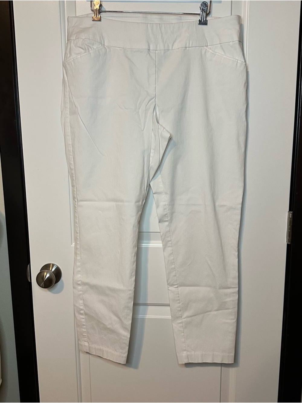 Signature CJ Banks Slimming White Pull-On Ankle Pants | 16W
